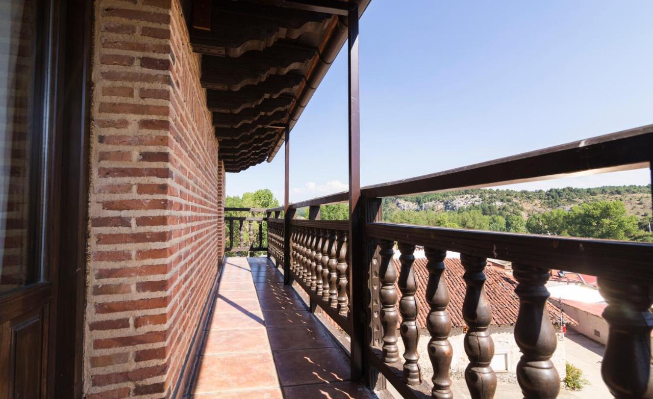 El Nido Del Mirlo Villa Casarejos Luaran gambar